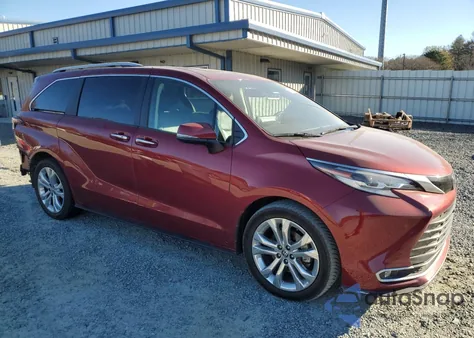 2023 Toyota Sienna Limited z USA, uszkodzony, nr VIN 5TDERKEC1PS139135